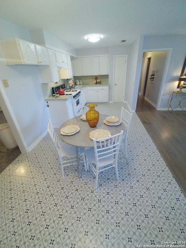 715 Edgebrook Ln - Photo 5 of 13