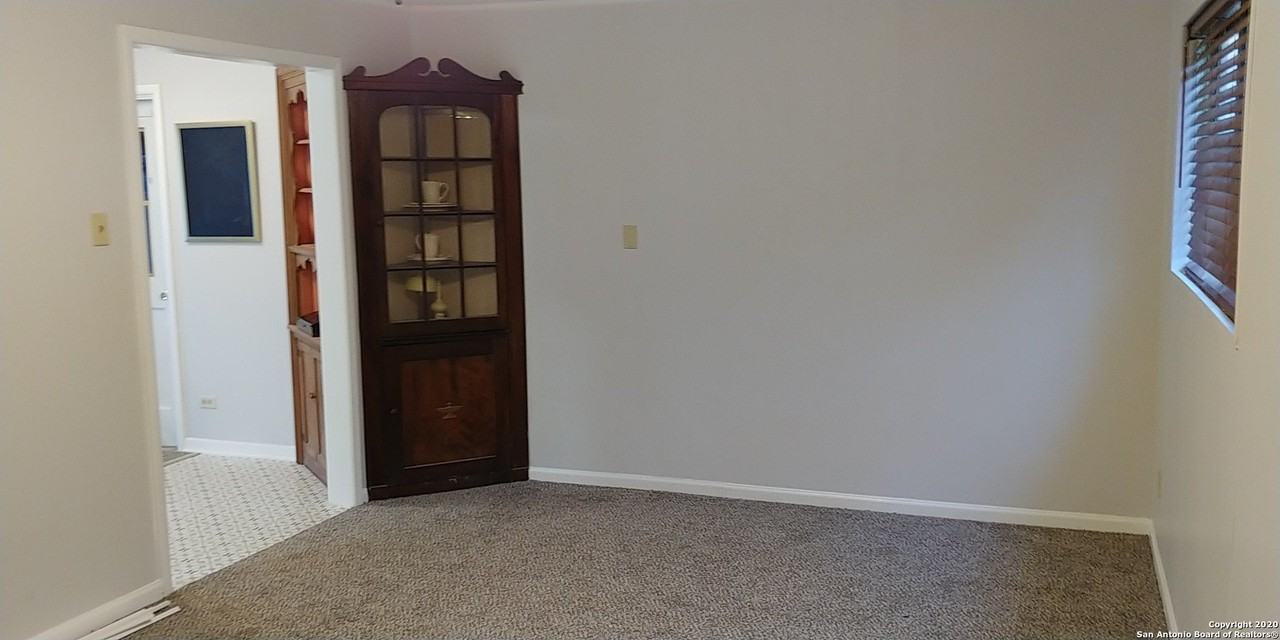 715 Edgebrook Ln - Photo 6 of 13