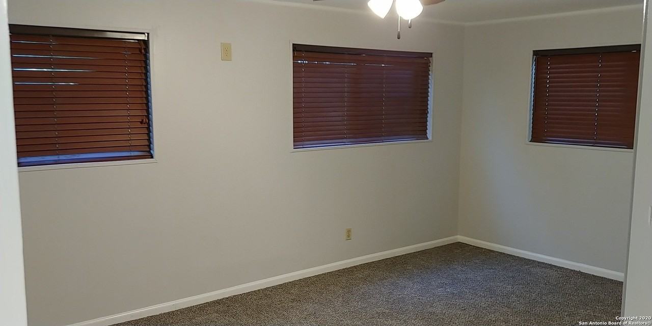 715 Edgebrook Ln - Photo 7 of 13