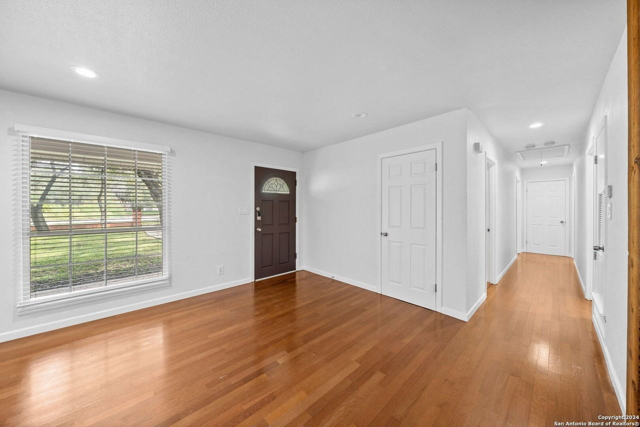 202 Donella Dr - Photo 6 of 33
