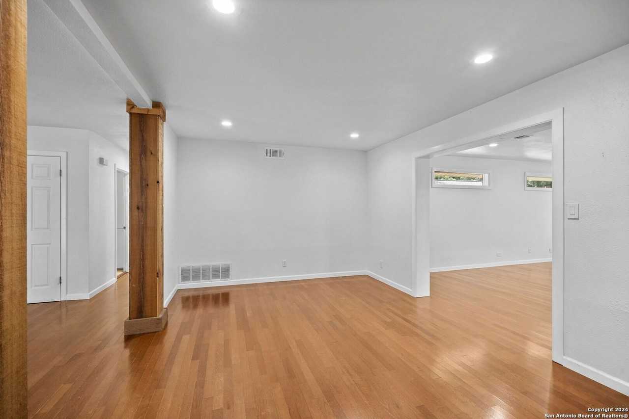 202 Donella Dr - Photo 7 of 33