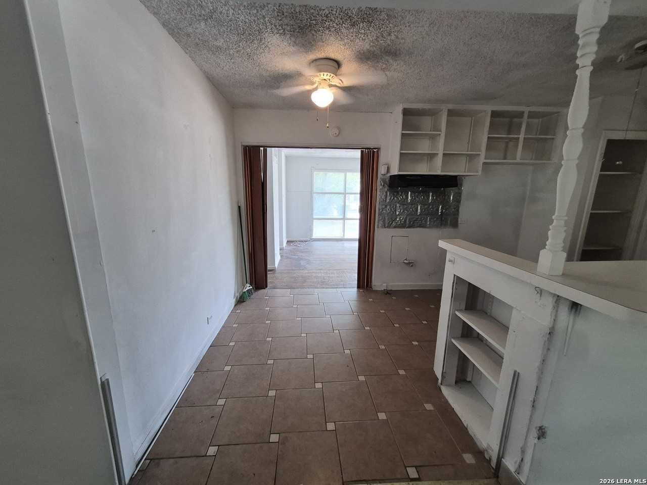 807 Weizmann St - Photo 5 of 23