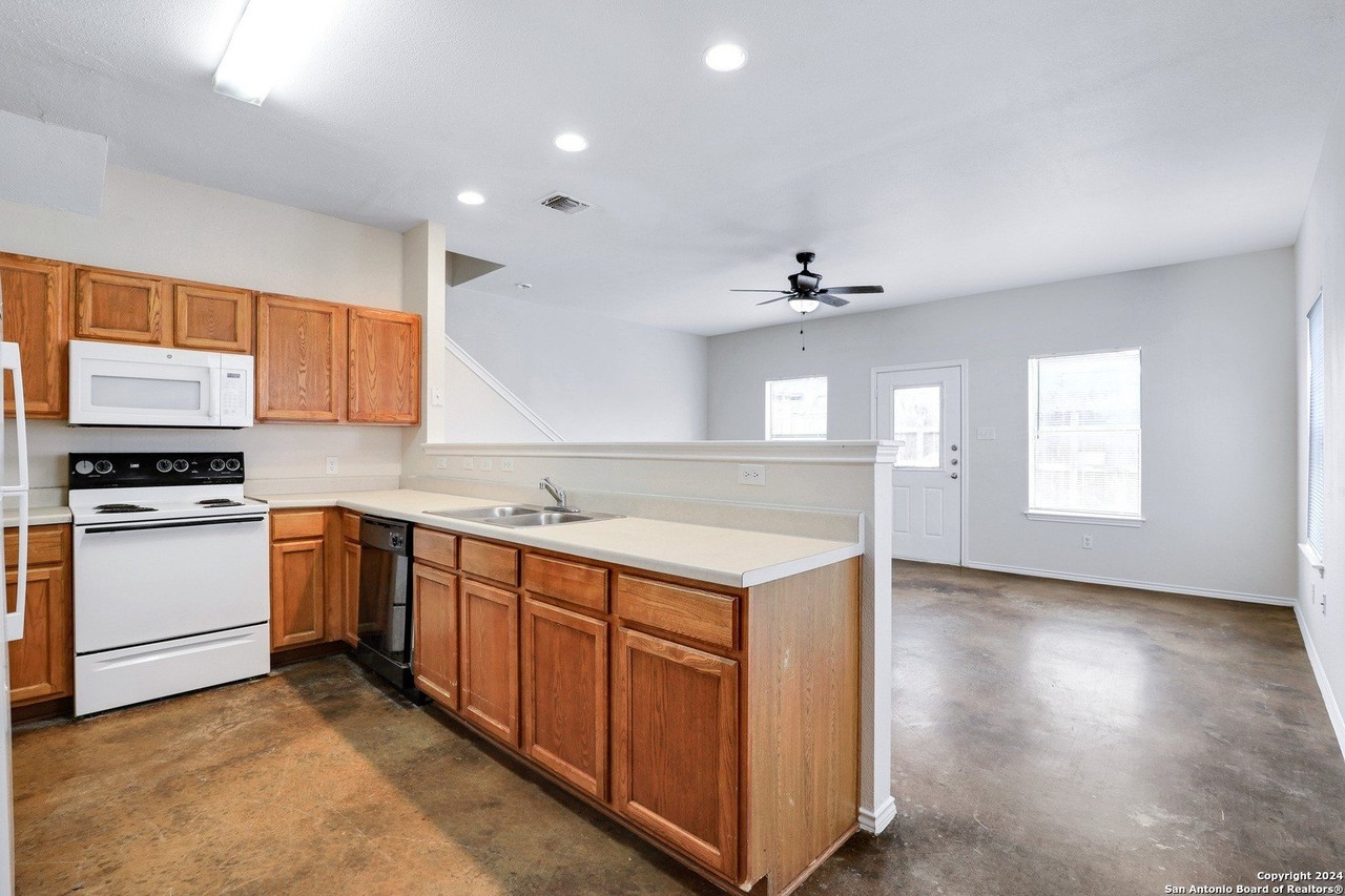 5815 Golf Bnd #2 - Photo 5 of 26