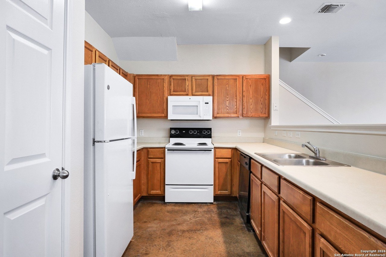 5815 Golf Bnd #2 - Photo 6 of 26