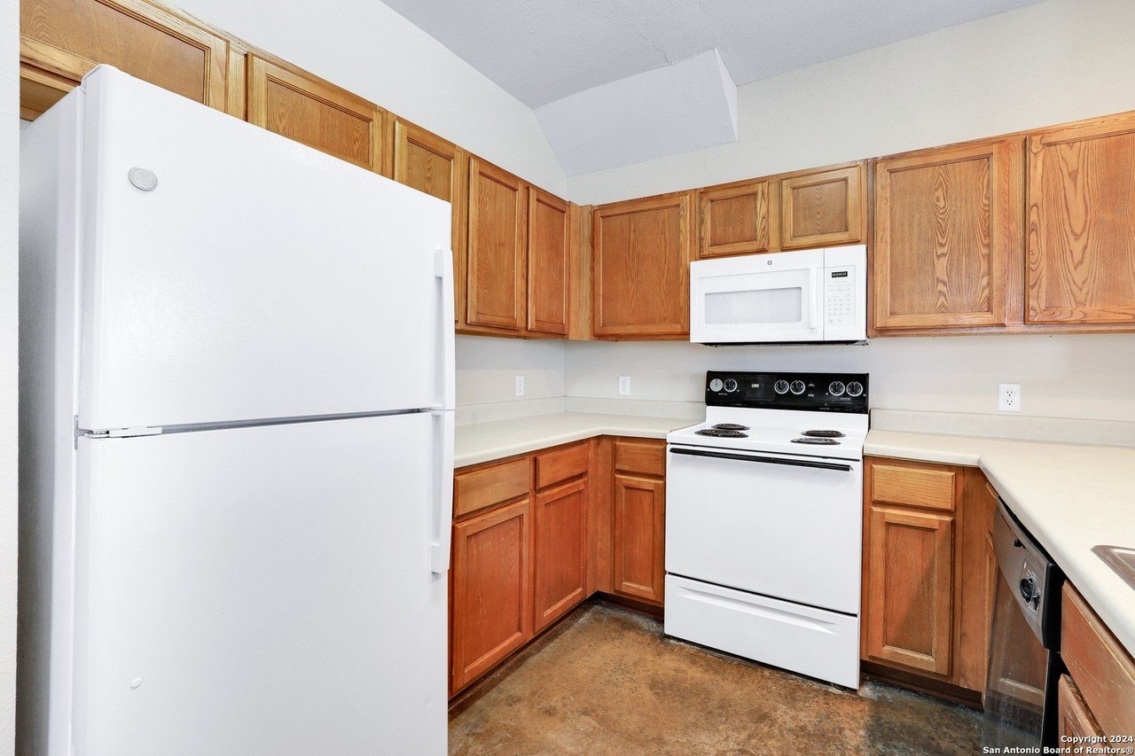 5815 Golf Bnd #2 - Photo 7 of 26