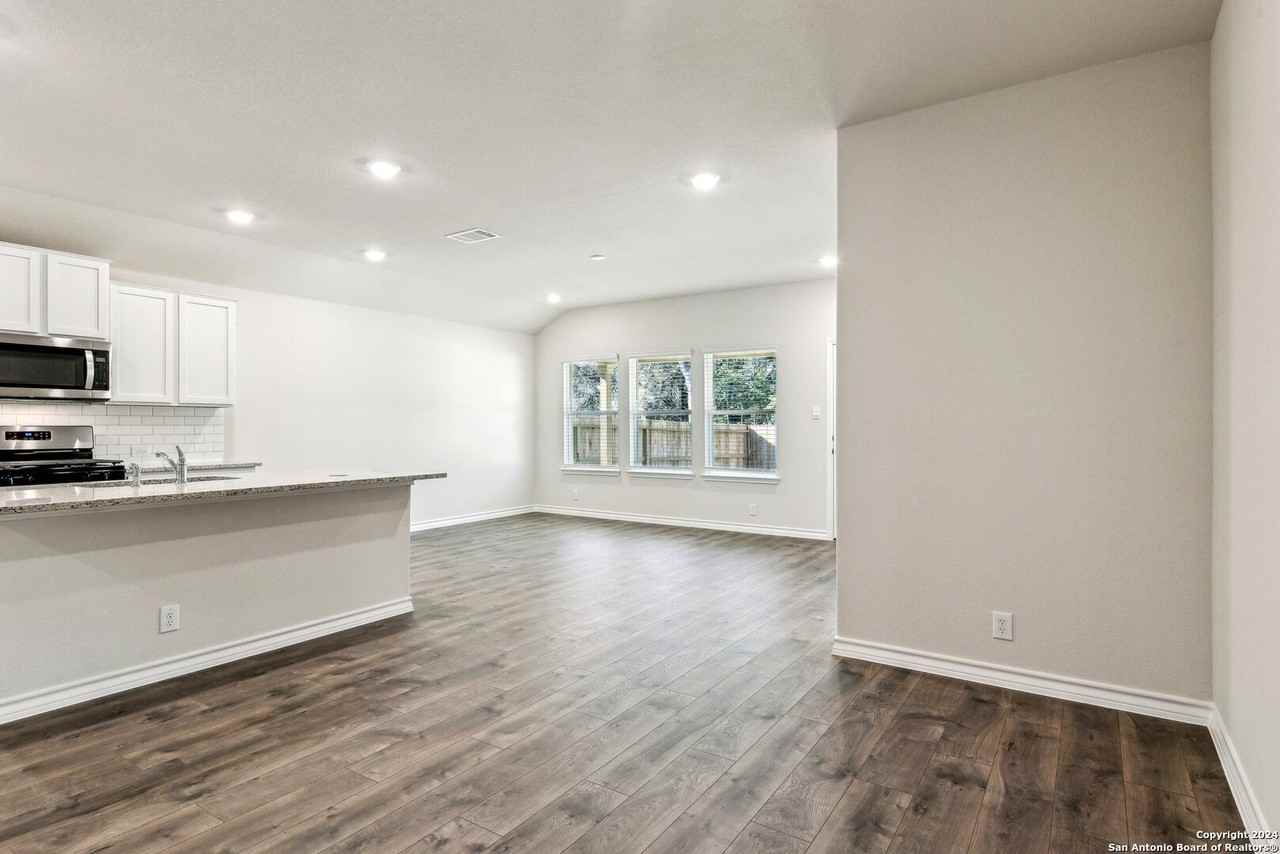 21281 Millstream Bnd - Photo 7 of 45