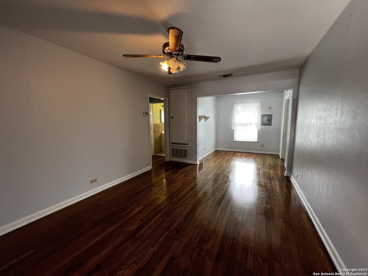 726 John Adams Dr - Photo 2 of 13