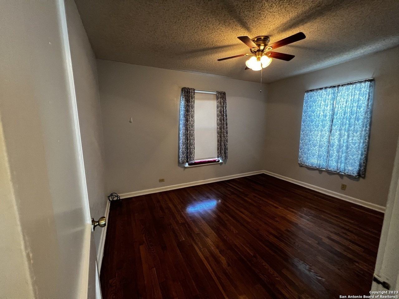 726 John Adams Dr - Photo 4 of 13