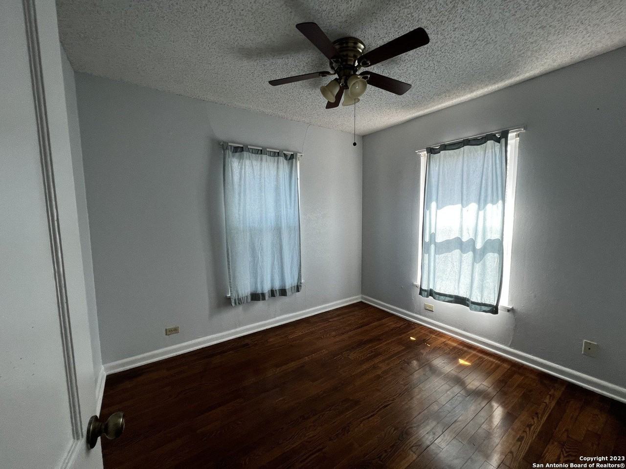 726 John Adams Dr - Photo 5 of 13