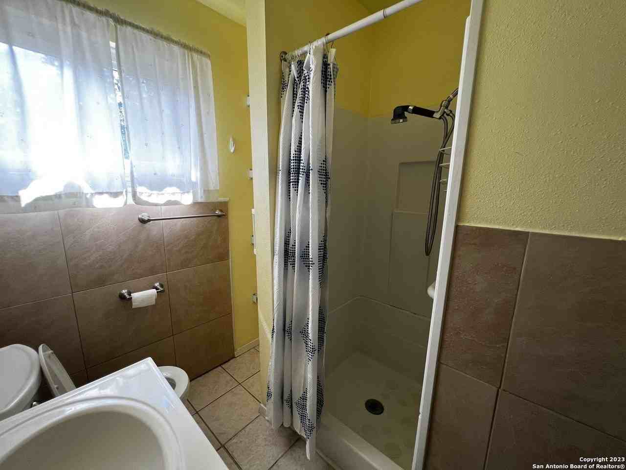 726 John Adams Dr - Photo 7 of 13