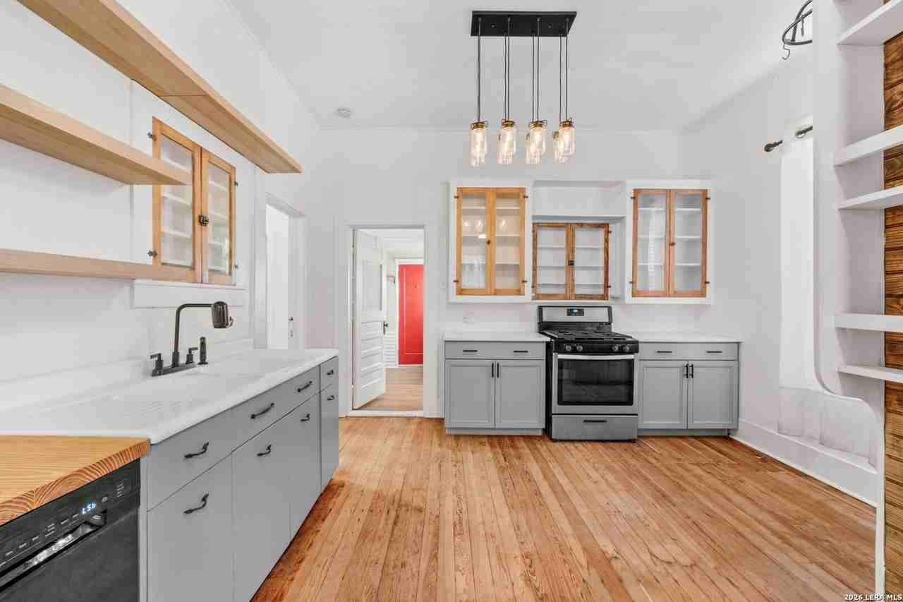 326 Helena St - Photo 6 of 16
