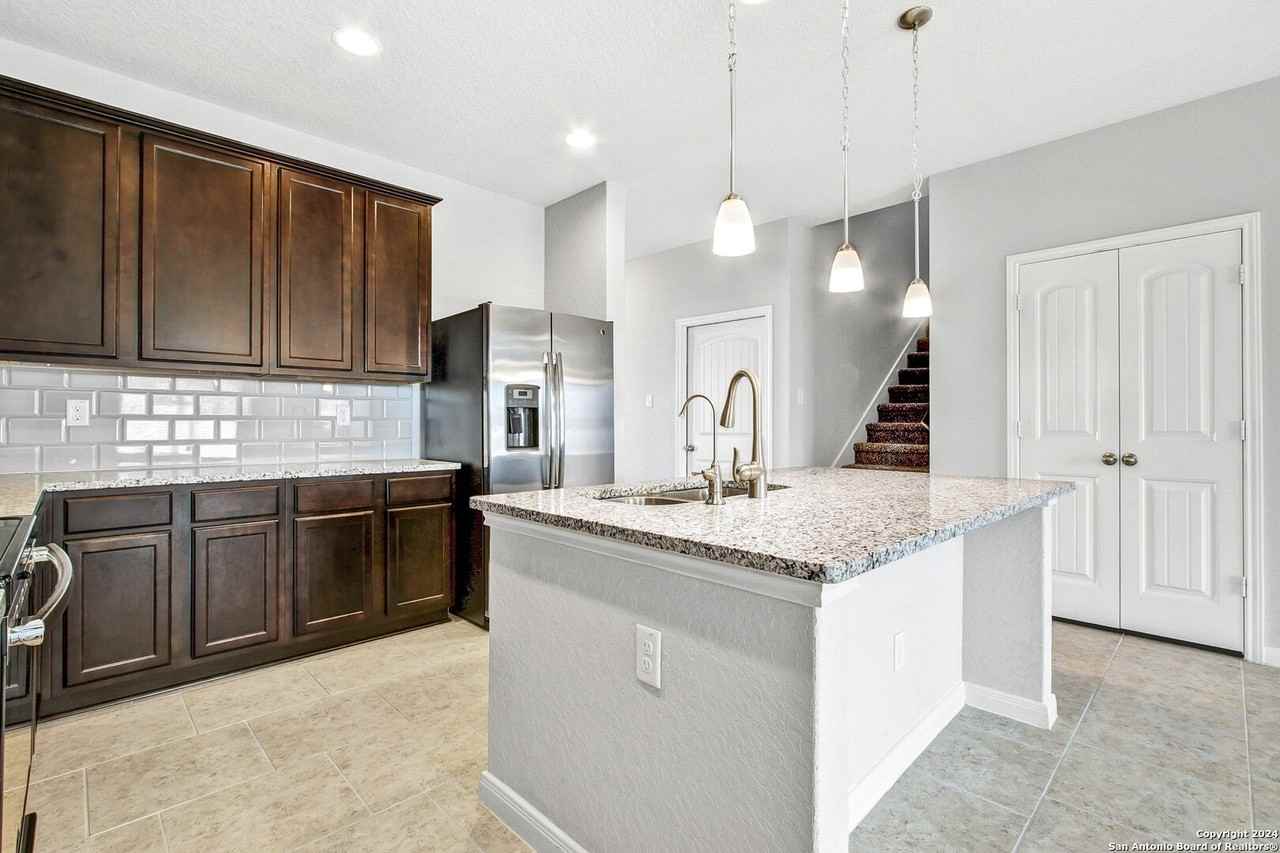 6035 Snorkel Sq - Photo 5 of 26