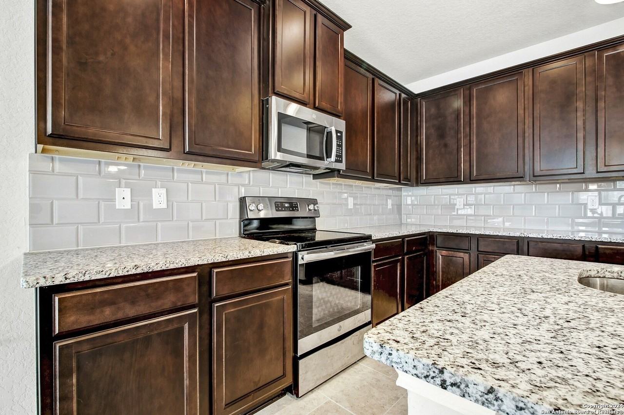 6035 Snorkel Sq - Photo 6 of 26