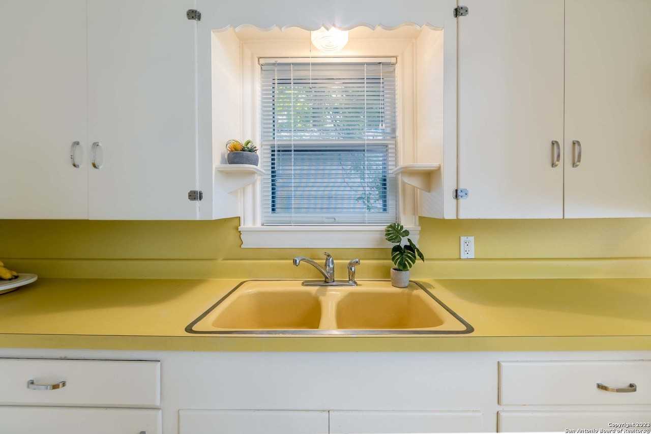465 S Guenther Ave - Photo 6 of 20