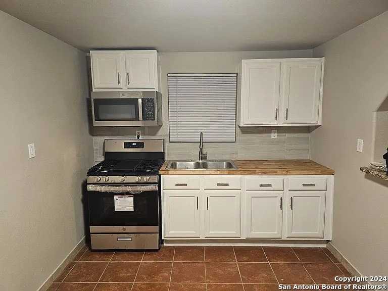 503 Grosvenor St #1 - Photo 6 of 10