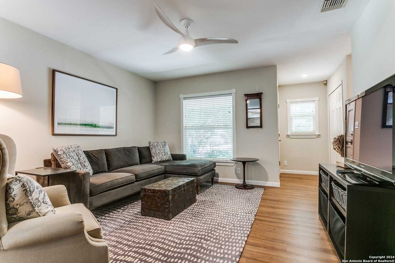 126 Irvington Dr - Photo 5 of 26