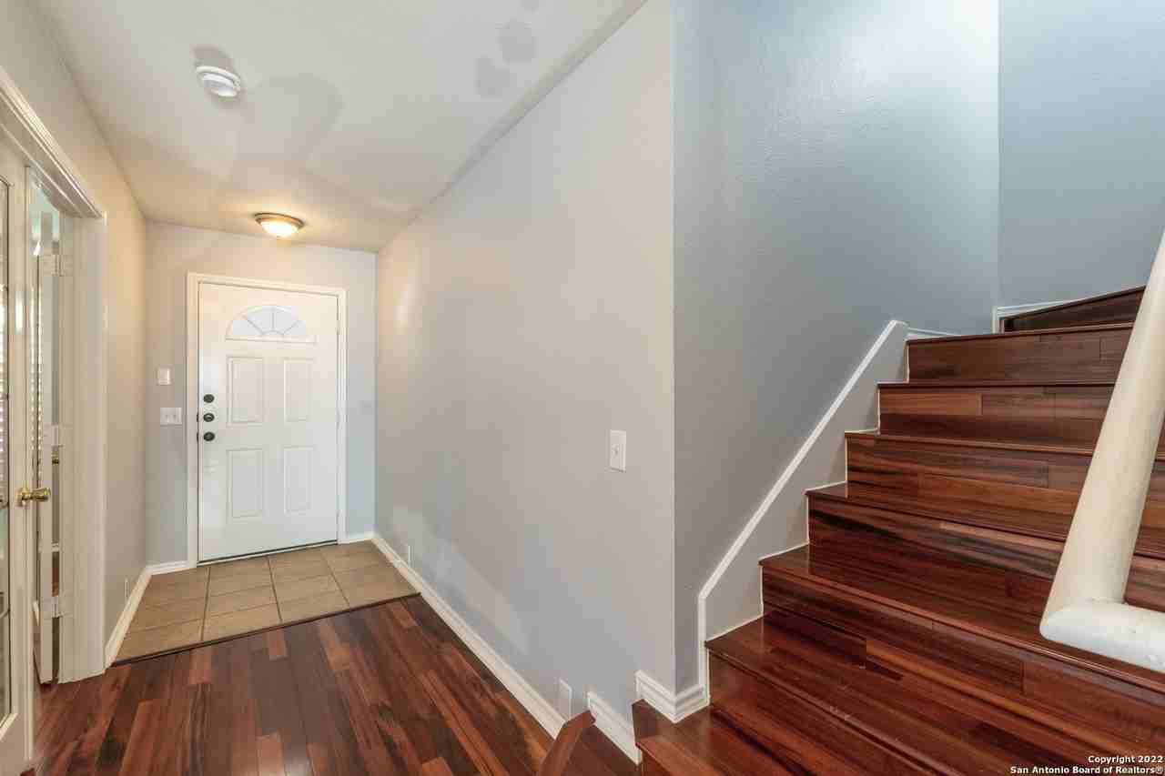 1604 Rolling Brook Ln - Photo 4 of 29