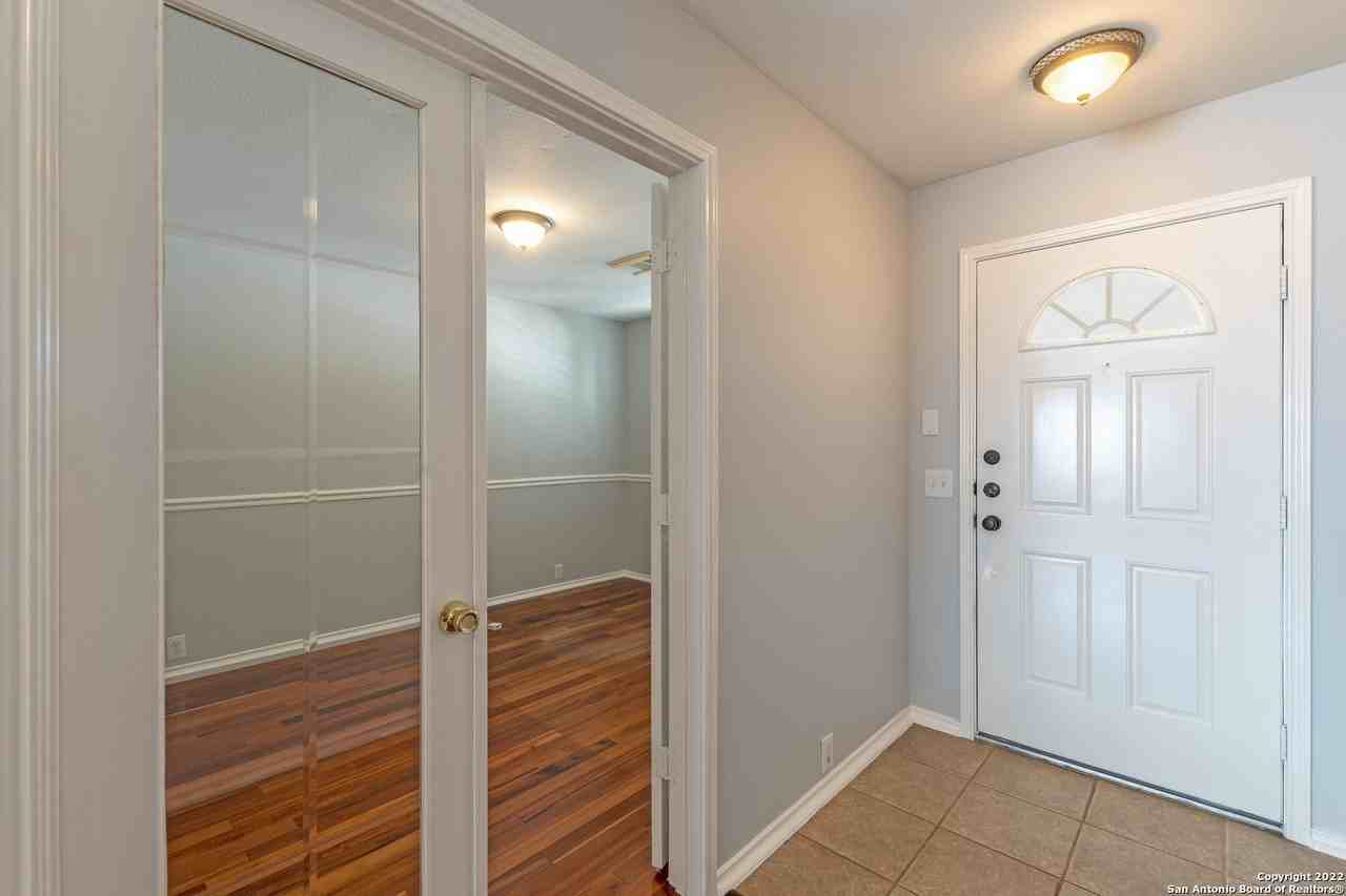 1604 Rolling Brook Ln - Photo 5 of 29