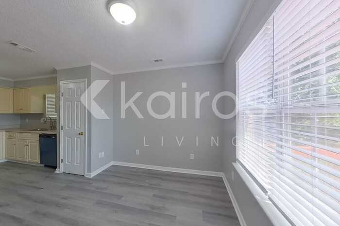 110 Tyler St - Photo 5 of 31