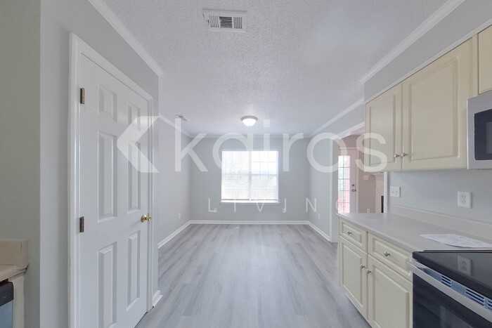 110 Tyler St - Photo 7 of 31