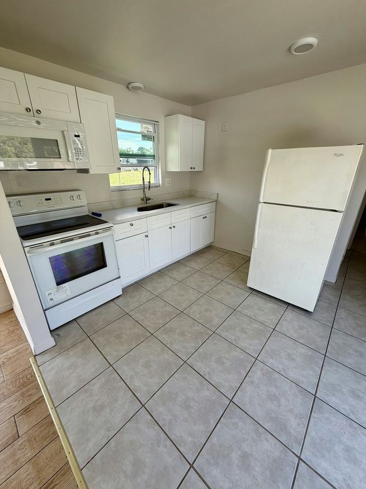 8134 Krag Dr, Unit 2 - Photo 2 of 9
