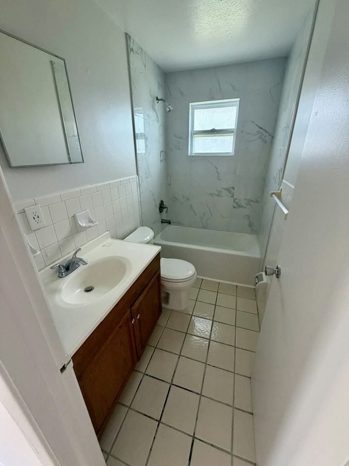 8134 Krag Dr, Unit 2 - Photo 6 of 9