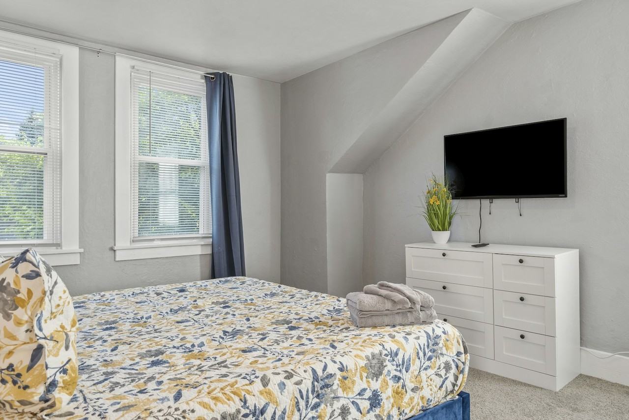 5218 Columbo Street - Photo 4 of 50