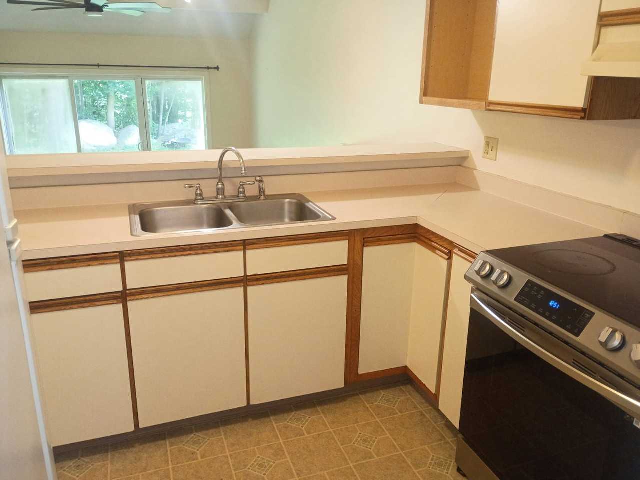 11 RiverBend Dr, Unit 25-4 - Photo 3 of 14
