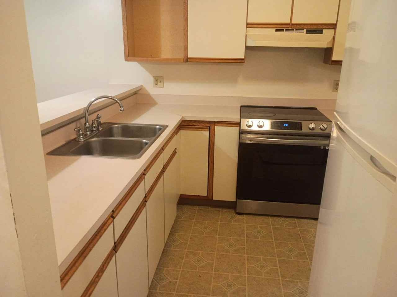 11 RiverBend Dr, Unit 25-4 - Photo 4 of 14