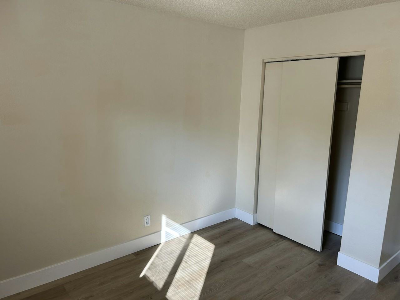 2649 Woodridge Court, Unit 2 - Photo 4 of 9