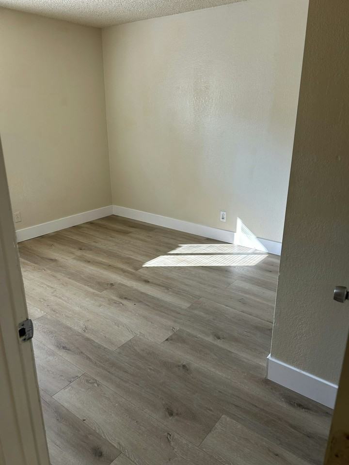 2649 Woodridge Court, Unit 2 - Photo 6 of 9