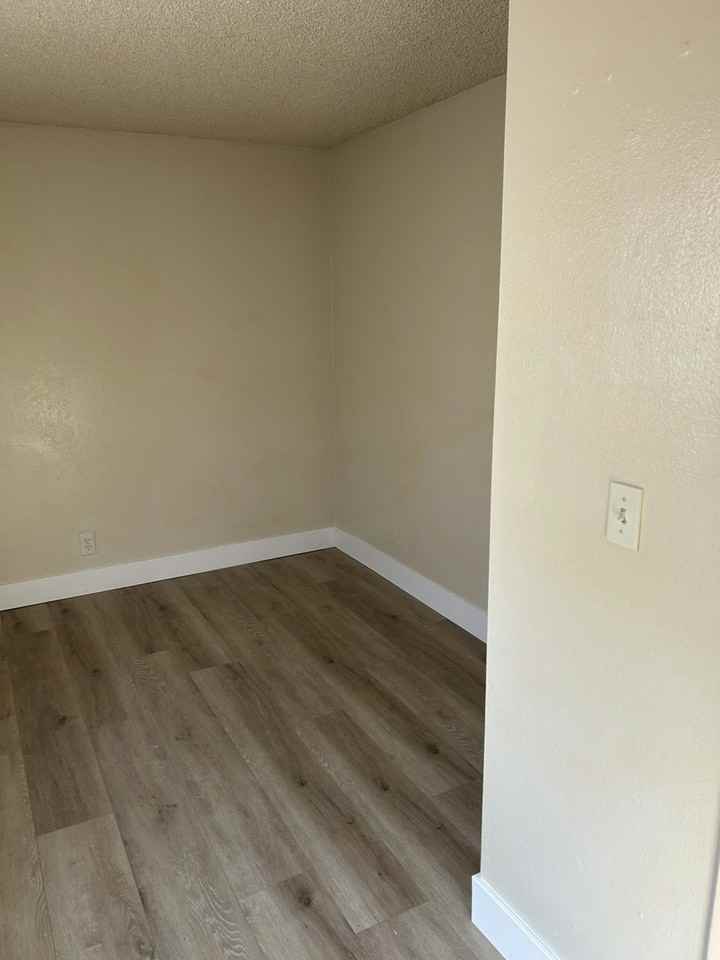 2649 Woodridge Court, Unit 2 - Photo 7 of 9