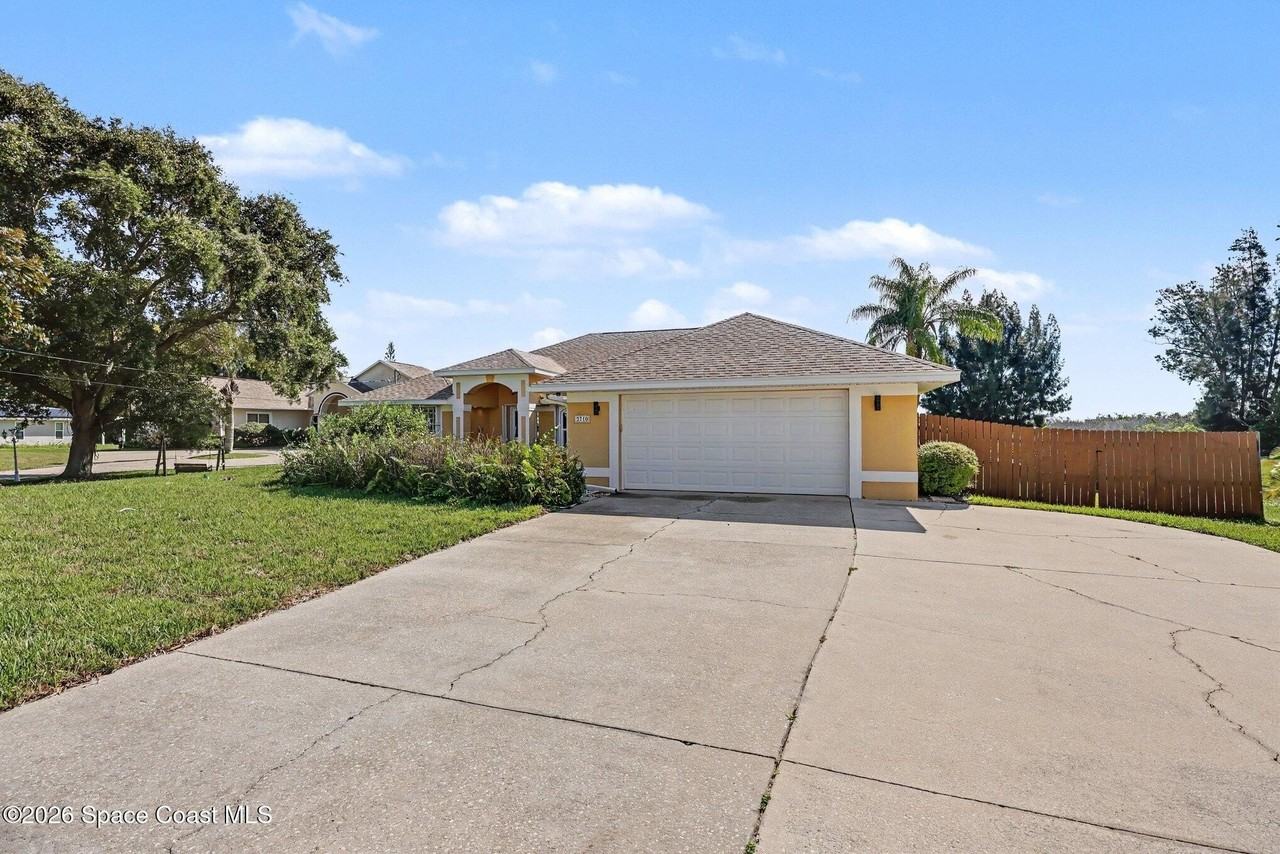 2710 S Courtenay Pkwy - Photo 2 of 28