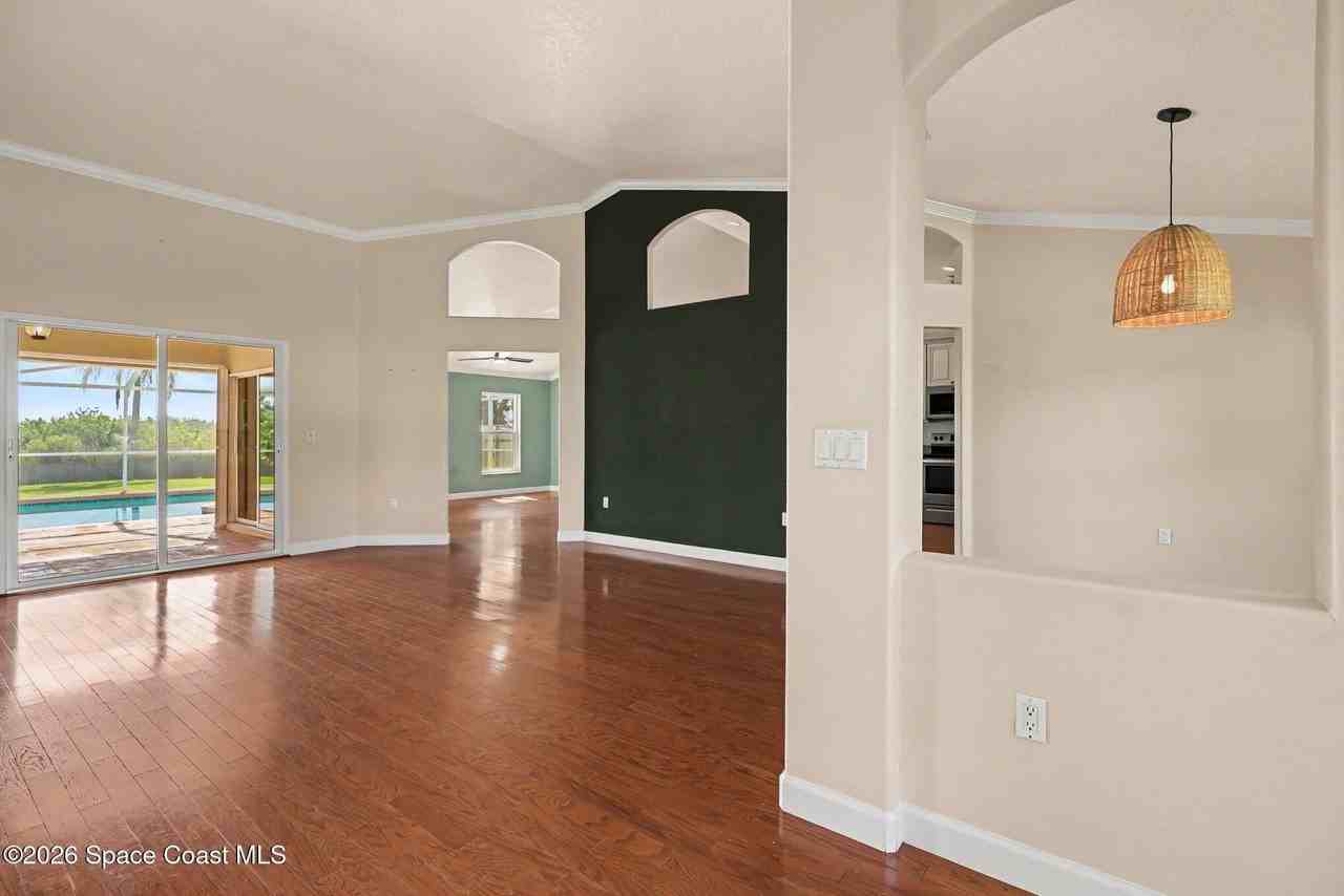 2710 S Courtenay Pkwy - Photo 4 of 28