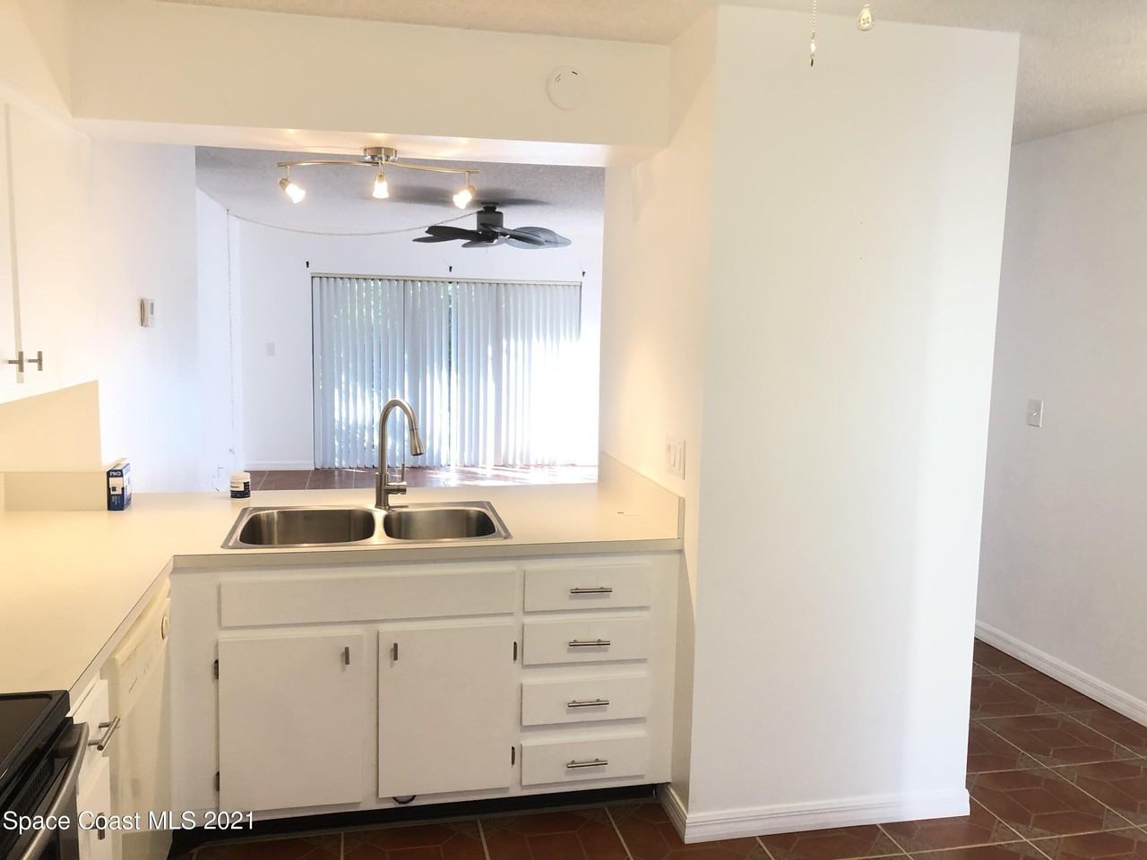 110 Desoto Pkwy #11 - Photo 6 of 19