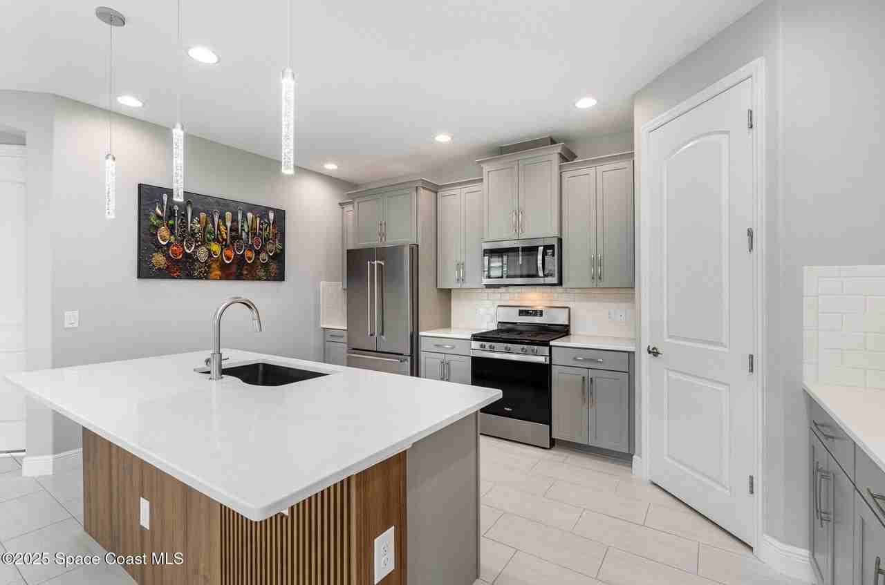 7940 Sedem Pl - Photo 3 of 45