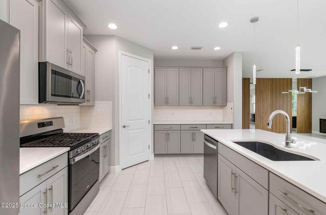 7940 Sedem Pl - Photo 5 of 45