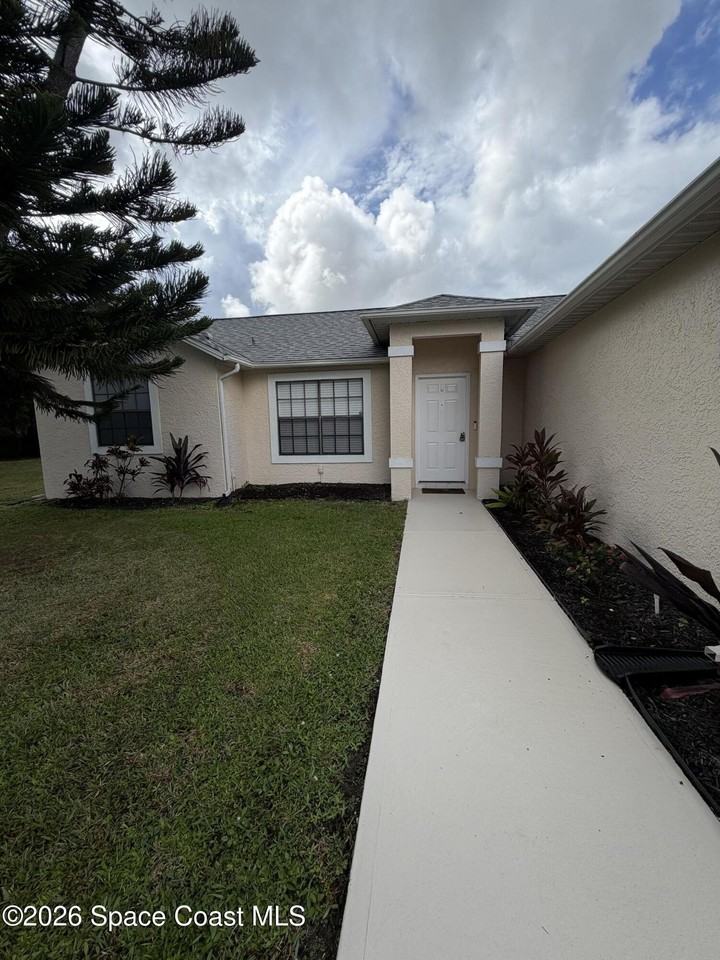 1460 Heartwellville St Nw - Photo 2 of 17