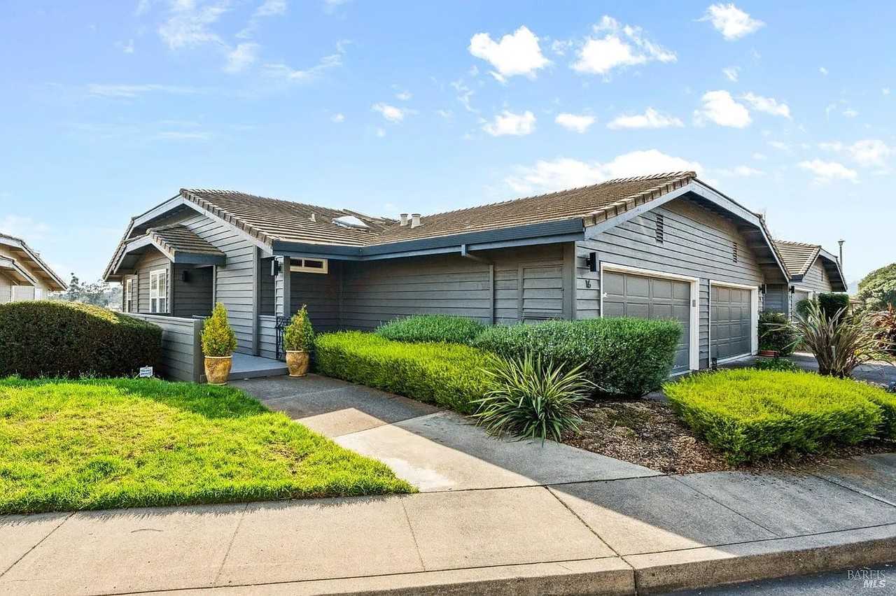 66 Heritage Drive - Photo 2 of 18