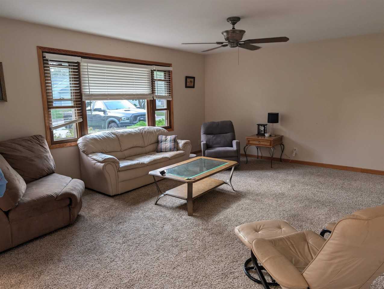 213 S Jefferson St - Photo 4 of 17