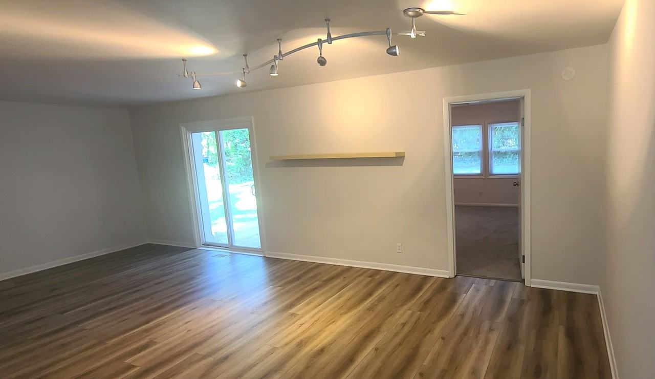 1584 Greenwood Drive Northwest - Photo 5 of 21