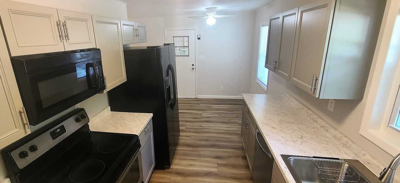 1584 Greenwood Drive Northwest - Photo 7 of 21