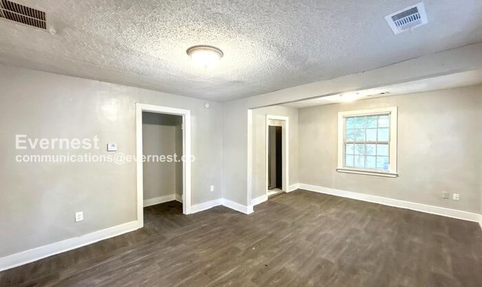 761 Whitney Ave - Photo 5 of 19