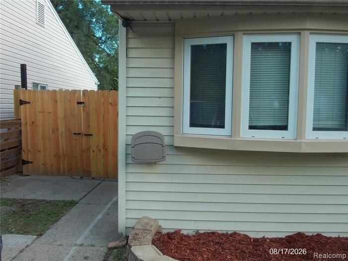 26445 Colgate St - Photo 2 of 19