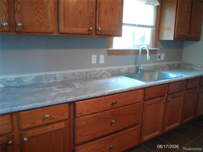 26445 Colgate St - Photo 5 of 19