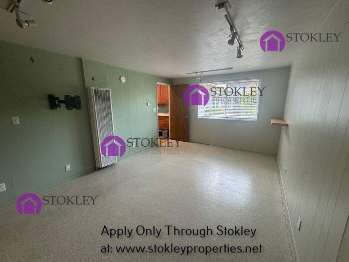 214 Siesta Dr - Photo 3 of 44
