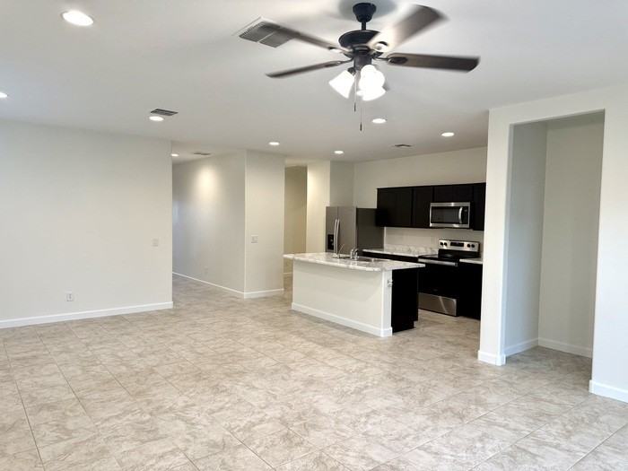 8233 W Clemente Way - Photo 4 of 28
