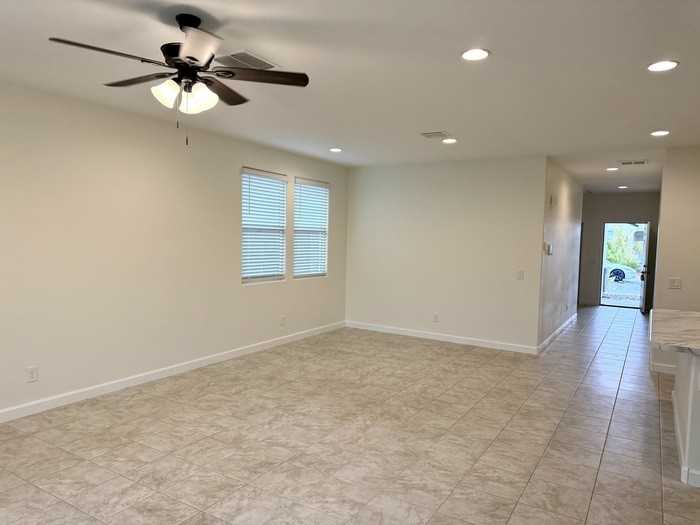 8233 W Clemente Way - Photo 5 of 28