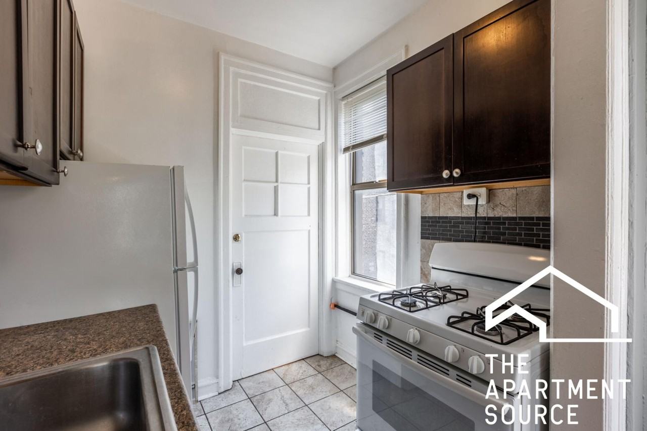 1367 W Estes Ave #2K - Photo 2 of 15