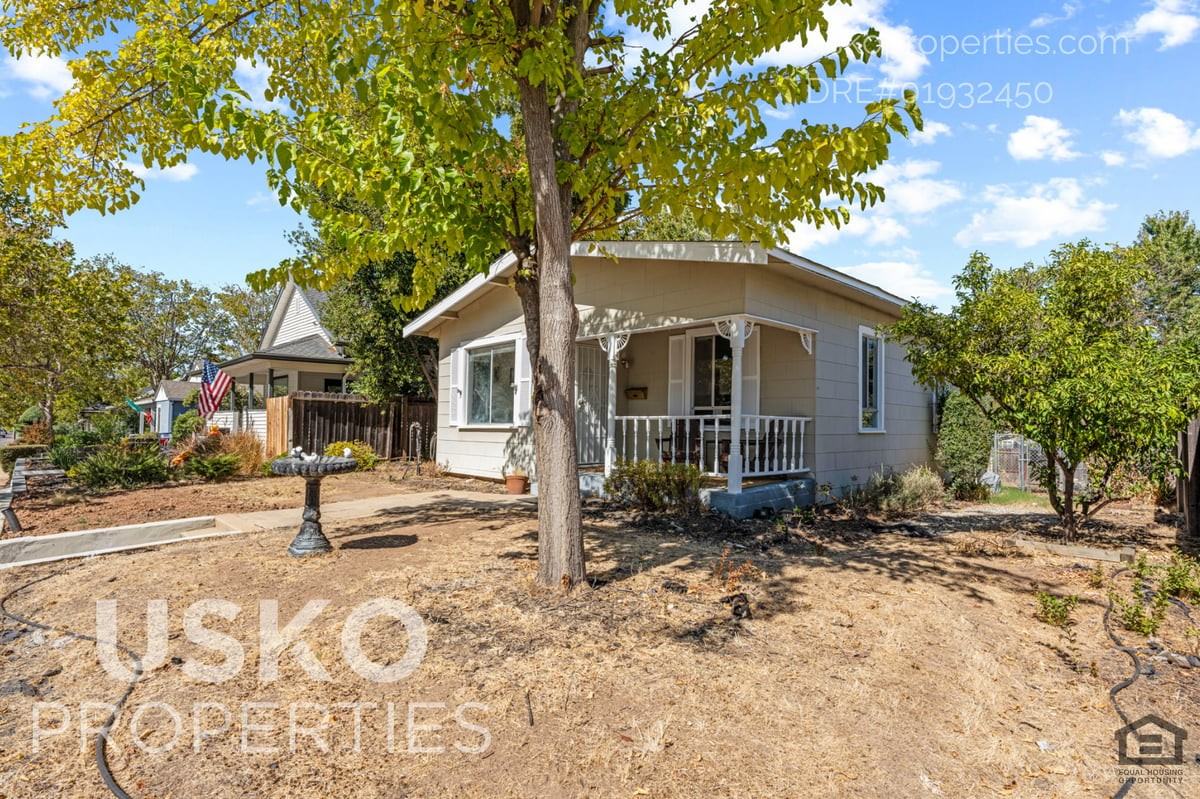 808 Main St - Photo 4 of 49